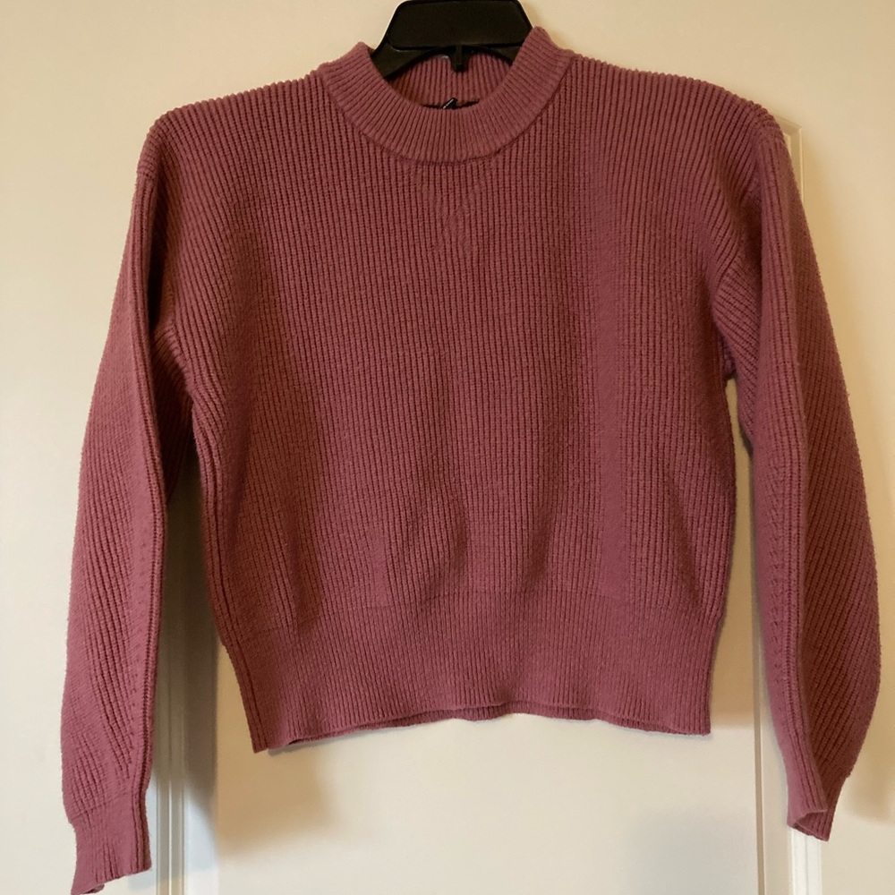 Women’s forever 21 crop top vintage look sweater